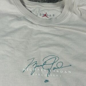 Nike Air Jordan Short Large Take Flight Signature Tee Beige